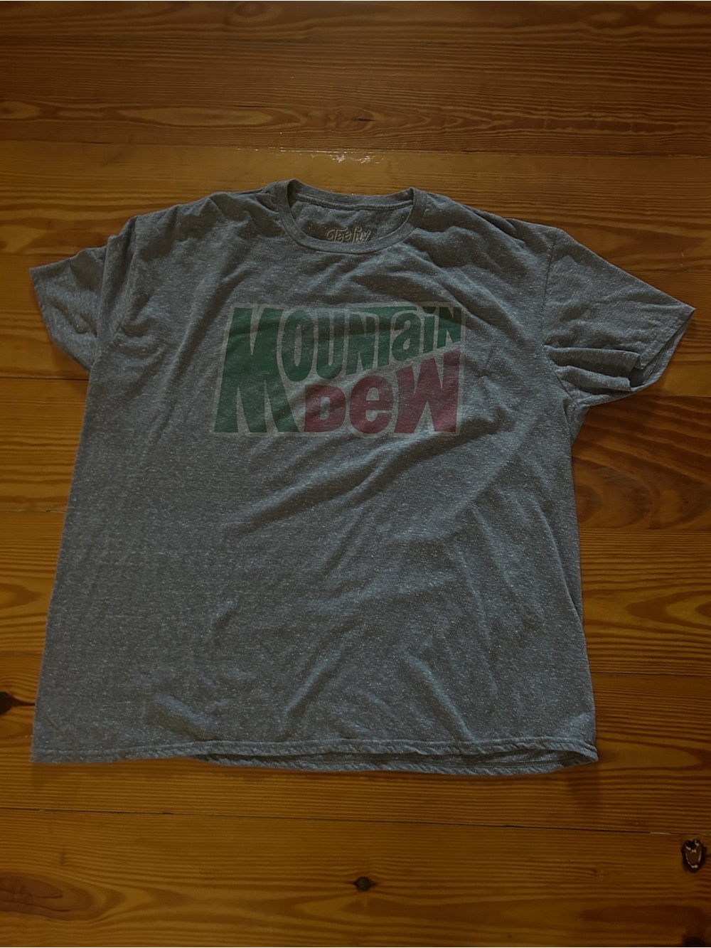 Men’s Mountain Dew graphic tshirt